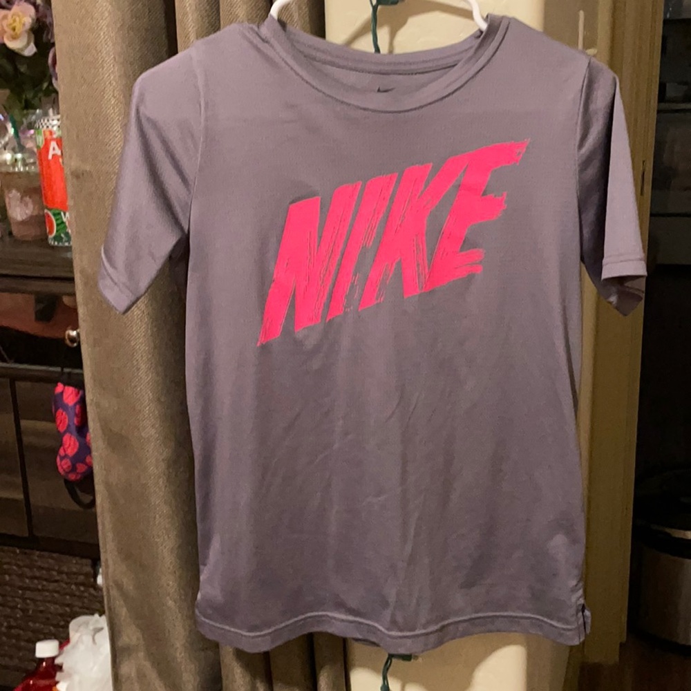 Selling an Nike shirt